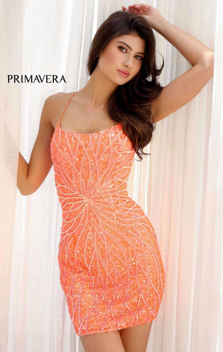 4001 - Primavera - Robe courte perlée à encolure dégagée et dos ouvert à lacets