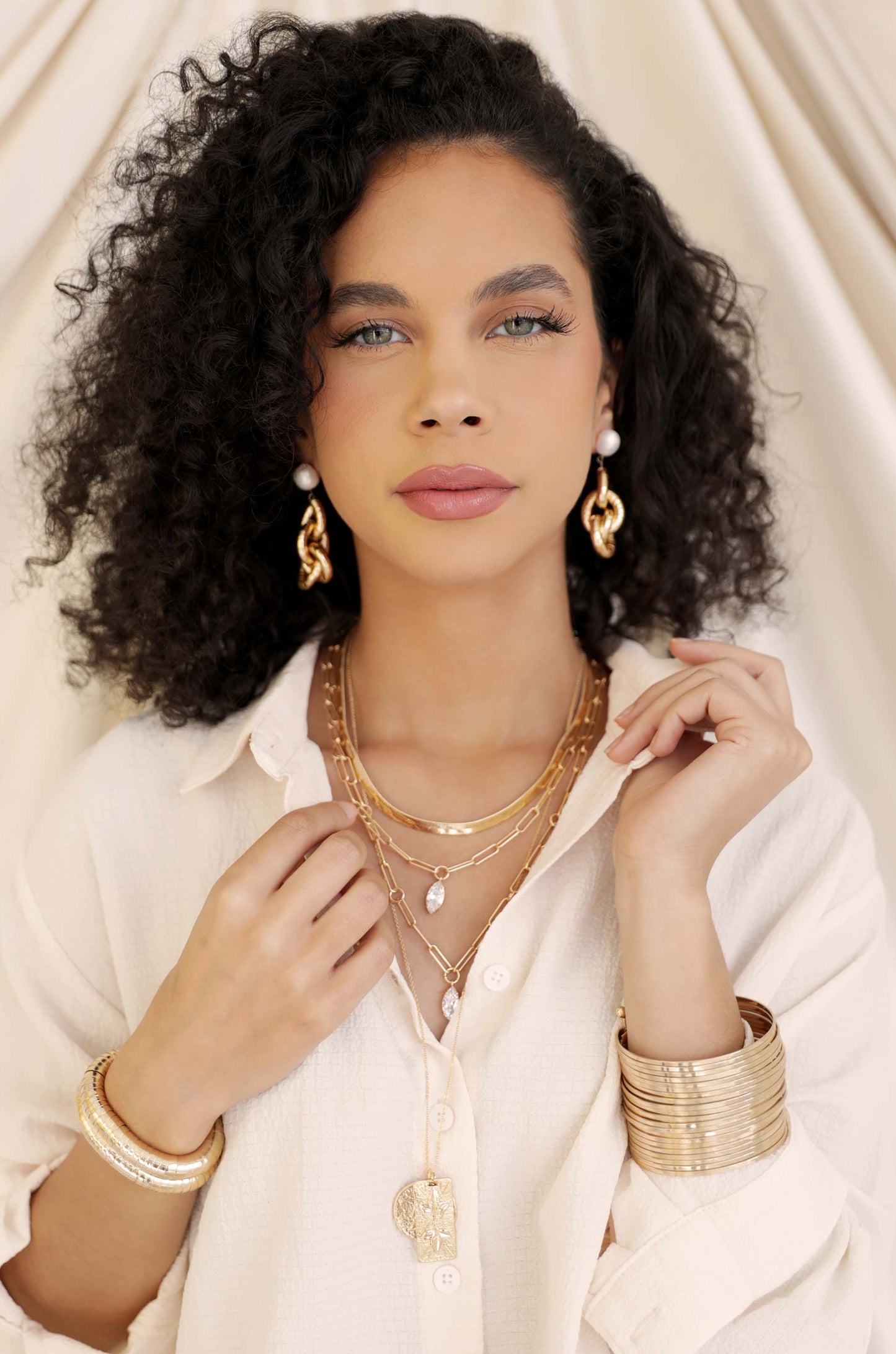 Boucles d'oreilles pendantes en or liquide et perles