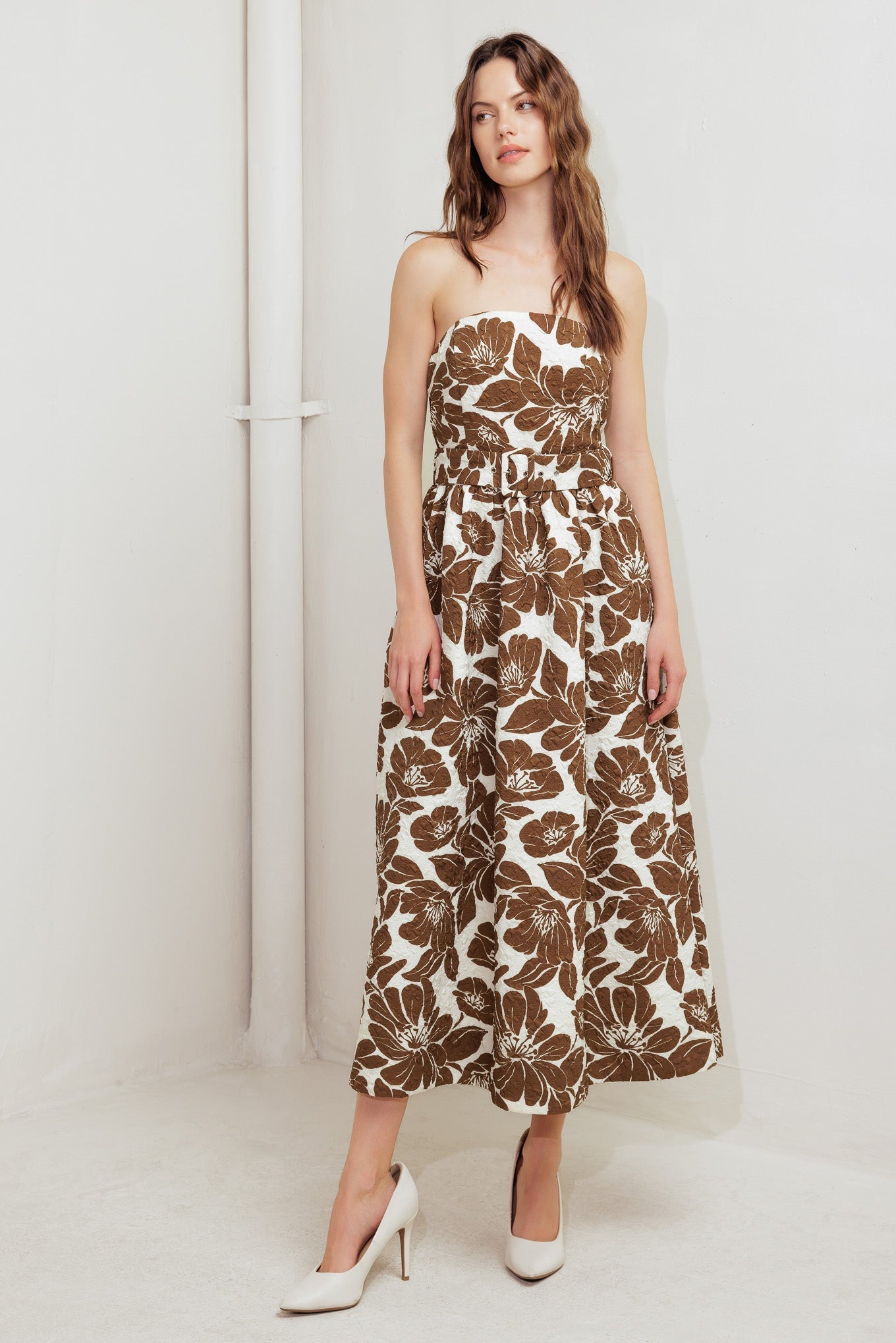 DOVEY TEXTURED FLORAL STRAPLESS MIDI DRESS