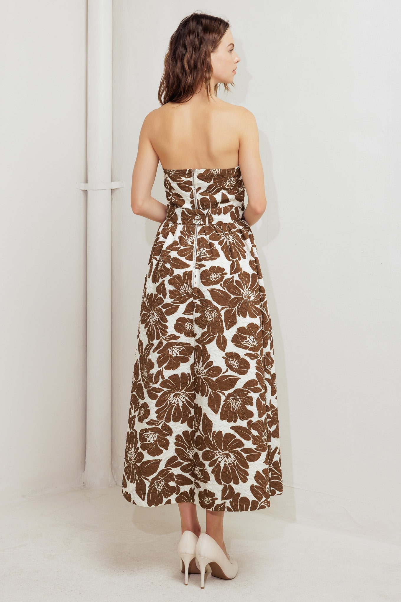DOVEY TEXTURED FLORAL STRAPLESS MIDI DRESS