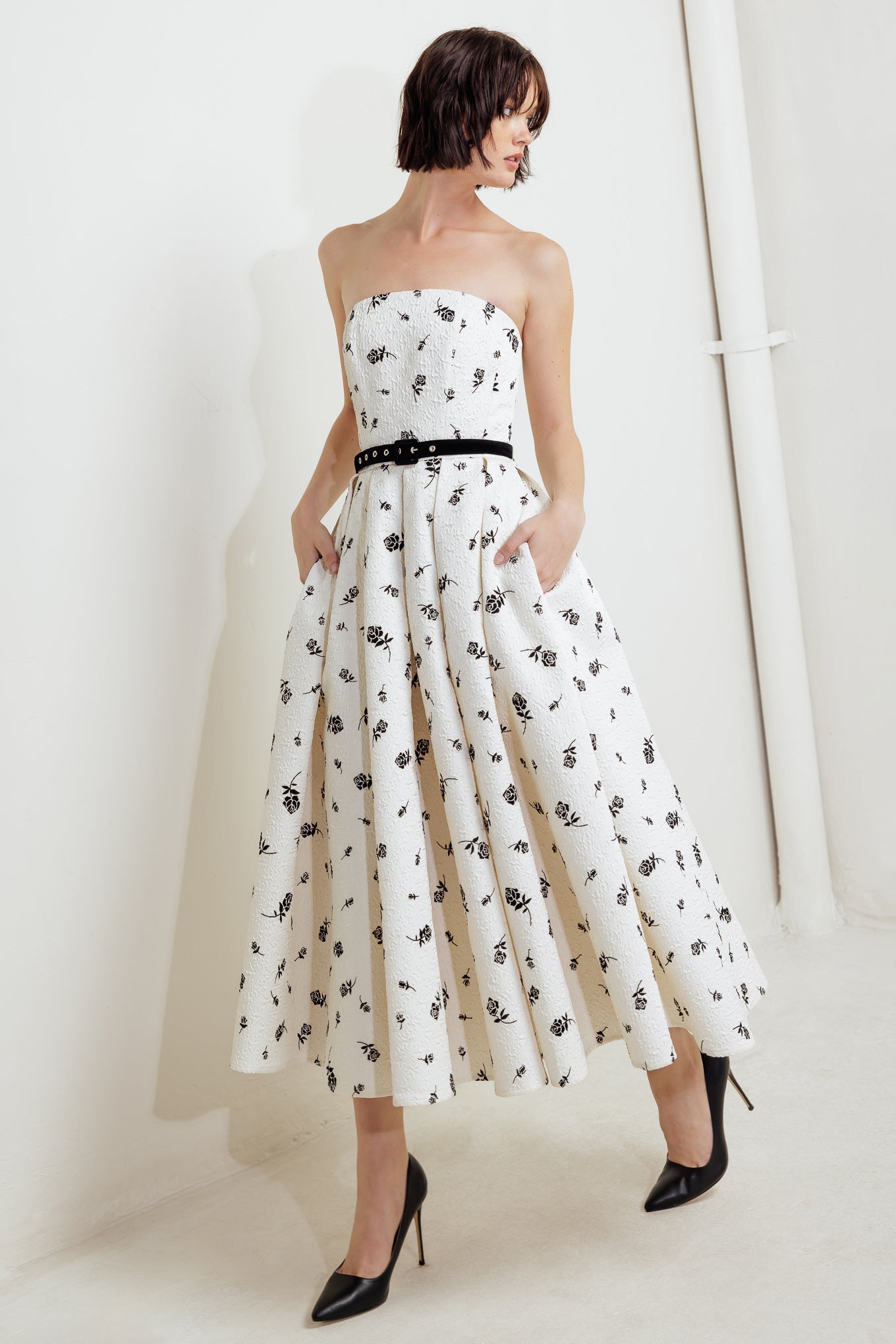 EFFIE BLACK ROSE STRAPLESS MIDI DRESS