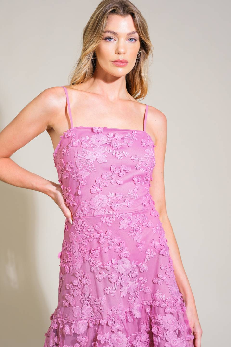 DAZZLING DAYBREAK - MAUVE LACE MIDI DRESS