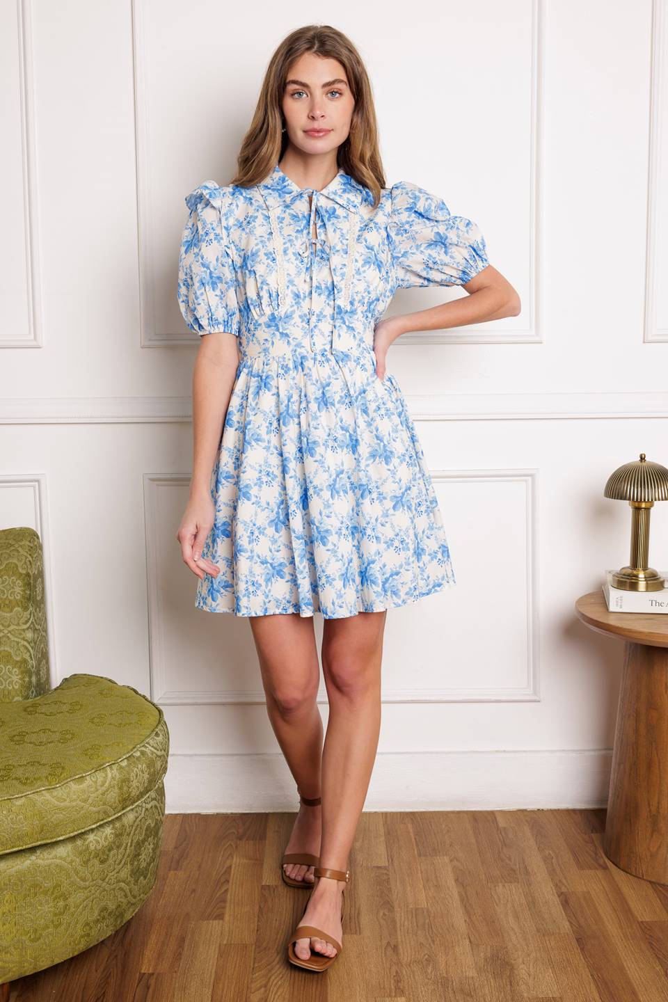 ABIGAIL MINIKLEID MIT BLUMENMUSTER UND PUFFÄRMELN