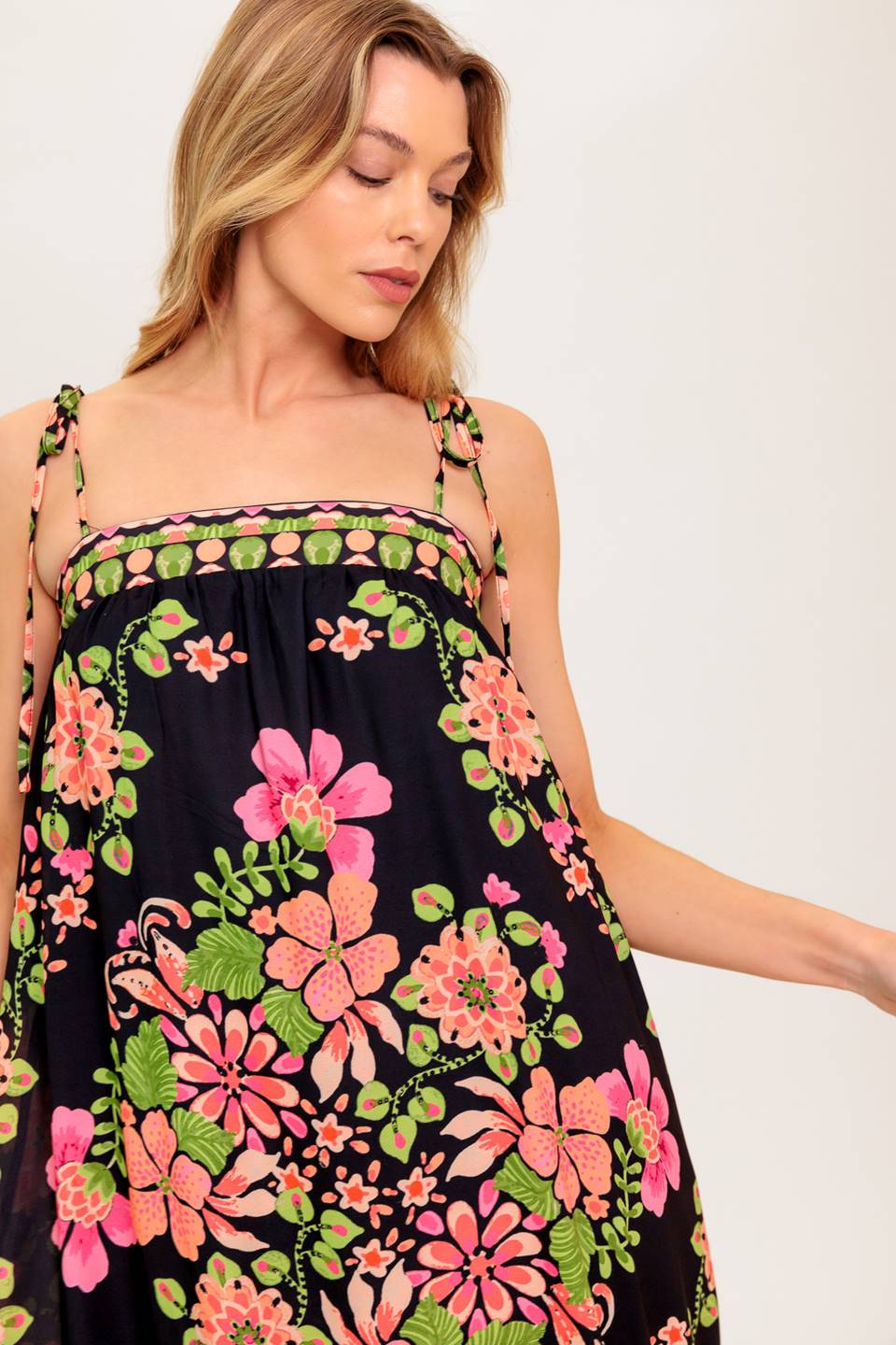 SUMMER GLOW FLORAL MAXI DRESS - BLACK