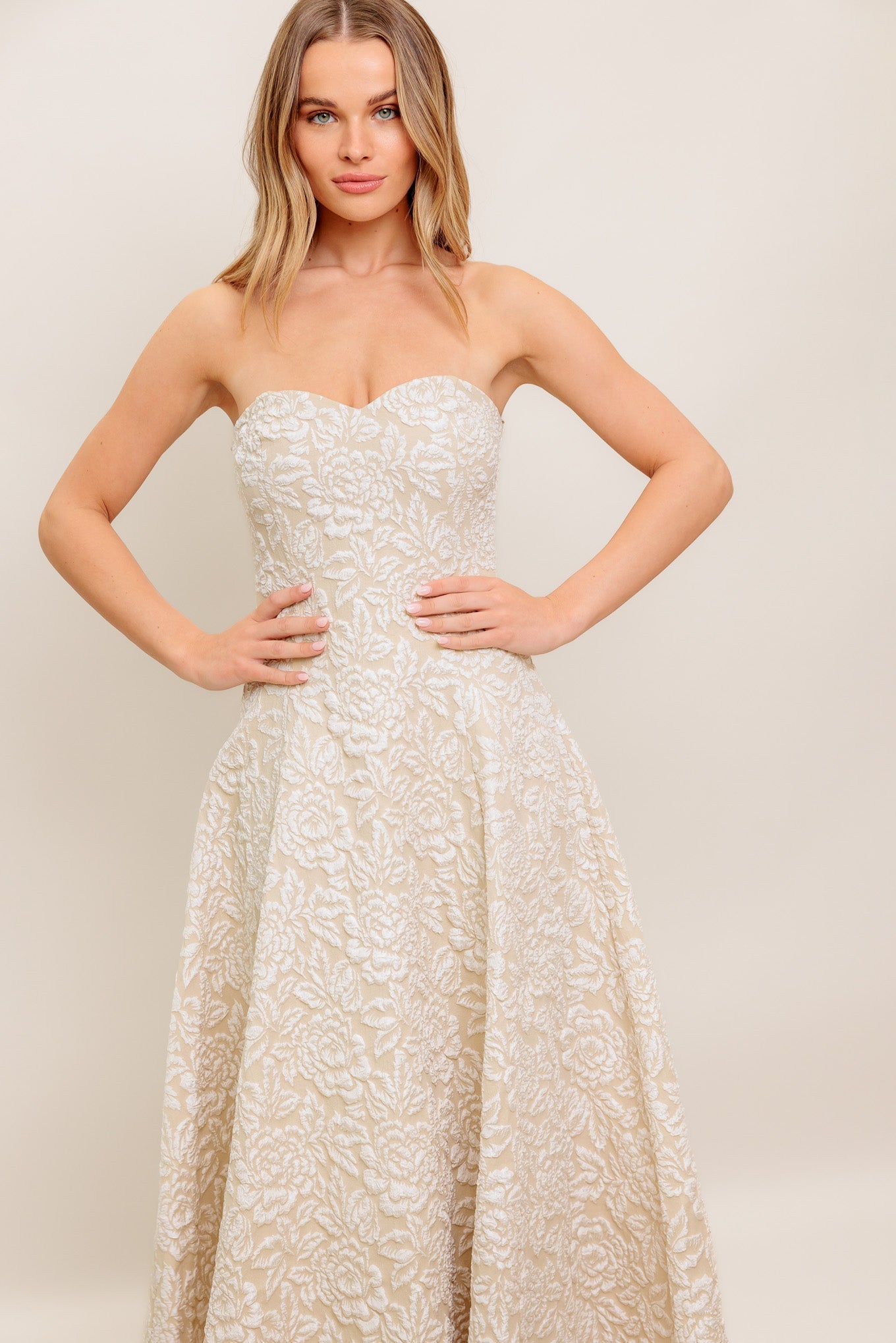 TEXTURED BLOSSOM STRAPLESS MIDI DRESS - BEIGE