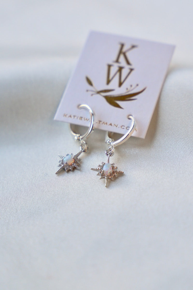 Boucles d'oreilles créoles étoile en opalite argentée