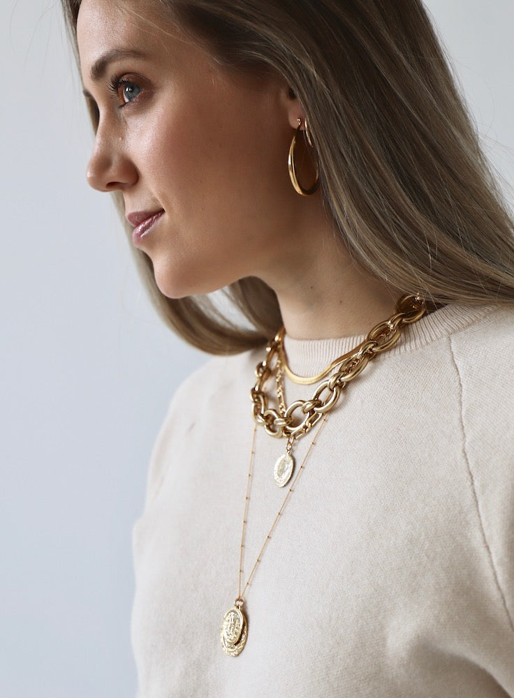 GRANDES BOUCLES D'OREILLES CRÉOLES EN FORME DE LARME