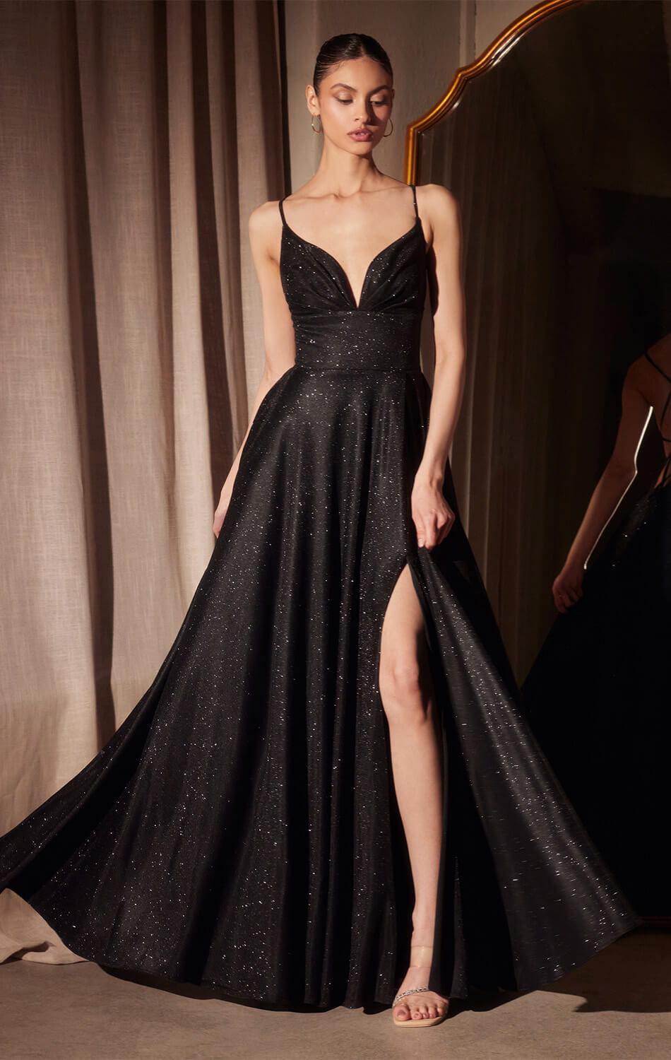 Gwendolyn Gown – Schimmerndes A-Linien-Abendkleid mit Schnürung am Rücken
