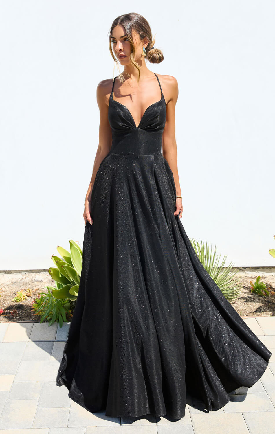 Gwendolyn Gown – Schimmerndes A-Linien-Abendkleid mit Schnürung am Rücken