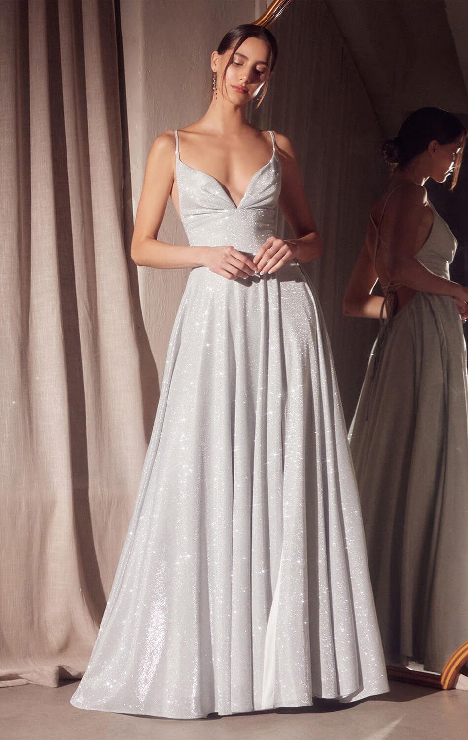 Gwendolyn Gown – Schimmerndes A-Linien-Abendkleid mit Schnürung am Rücken
