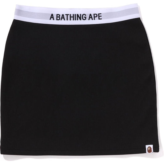 UNE JUPE DE SINGE DE BAIN POUR DAMES