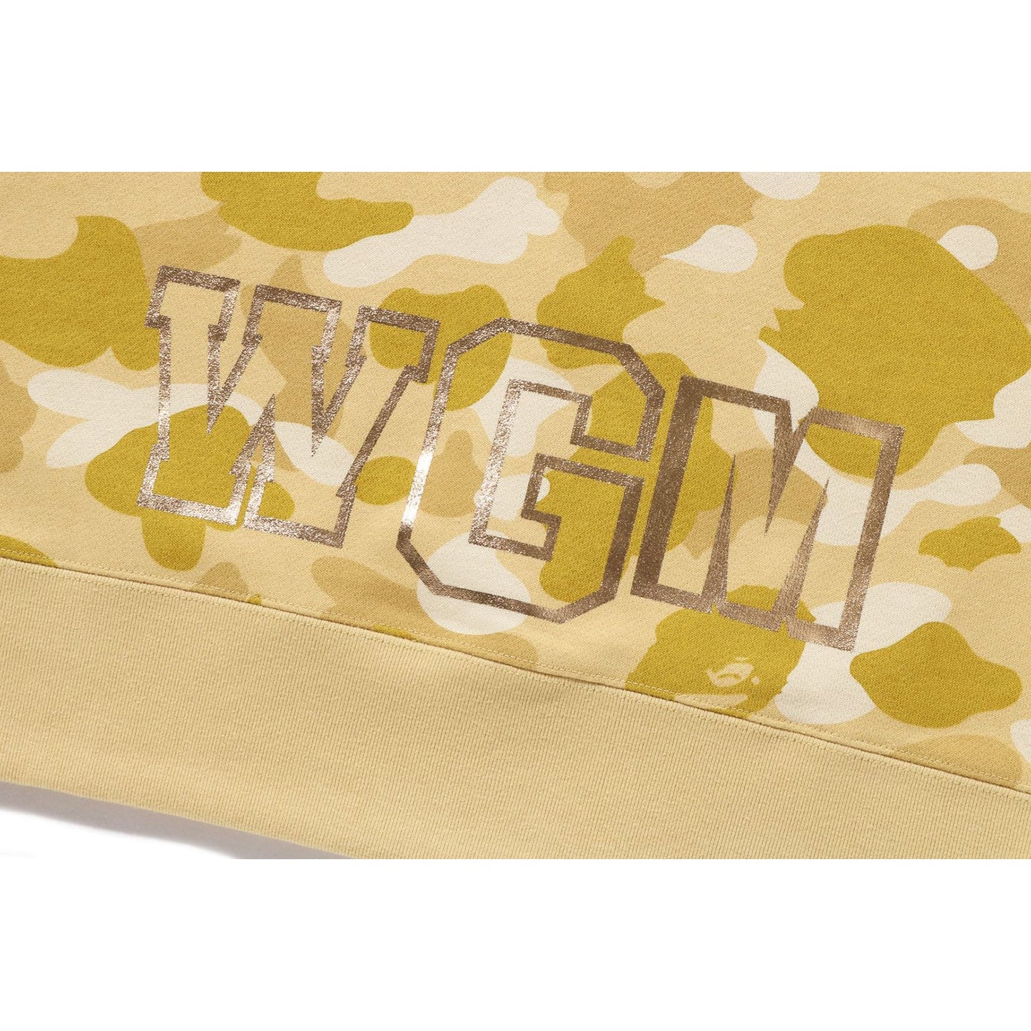 Sweat-shirt ras du cou BAPE pour homme avec motif camouflage coloré et requin