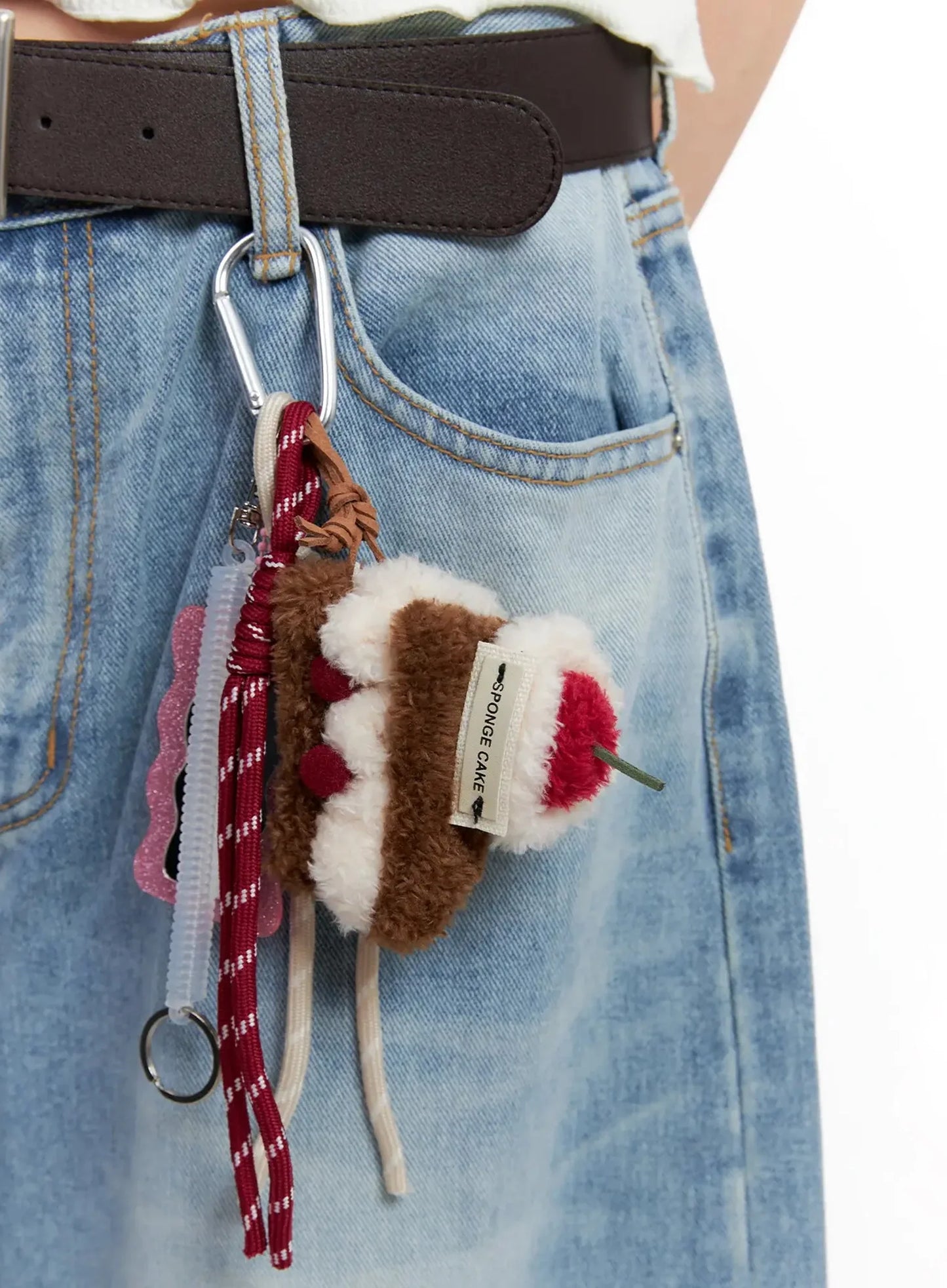 [ACC] Koway Cherry-Topped Cake Slice Keychain IG507