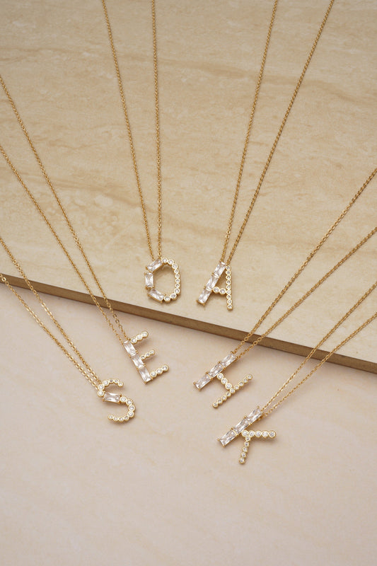 Collier initial en cristal mixte