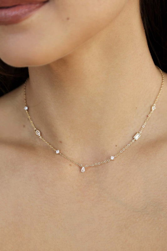 Collier de cristaux galbés 