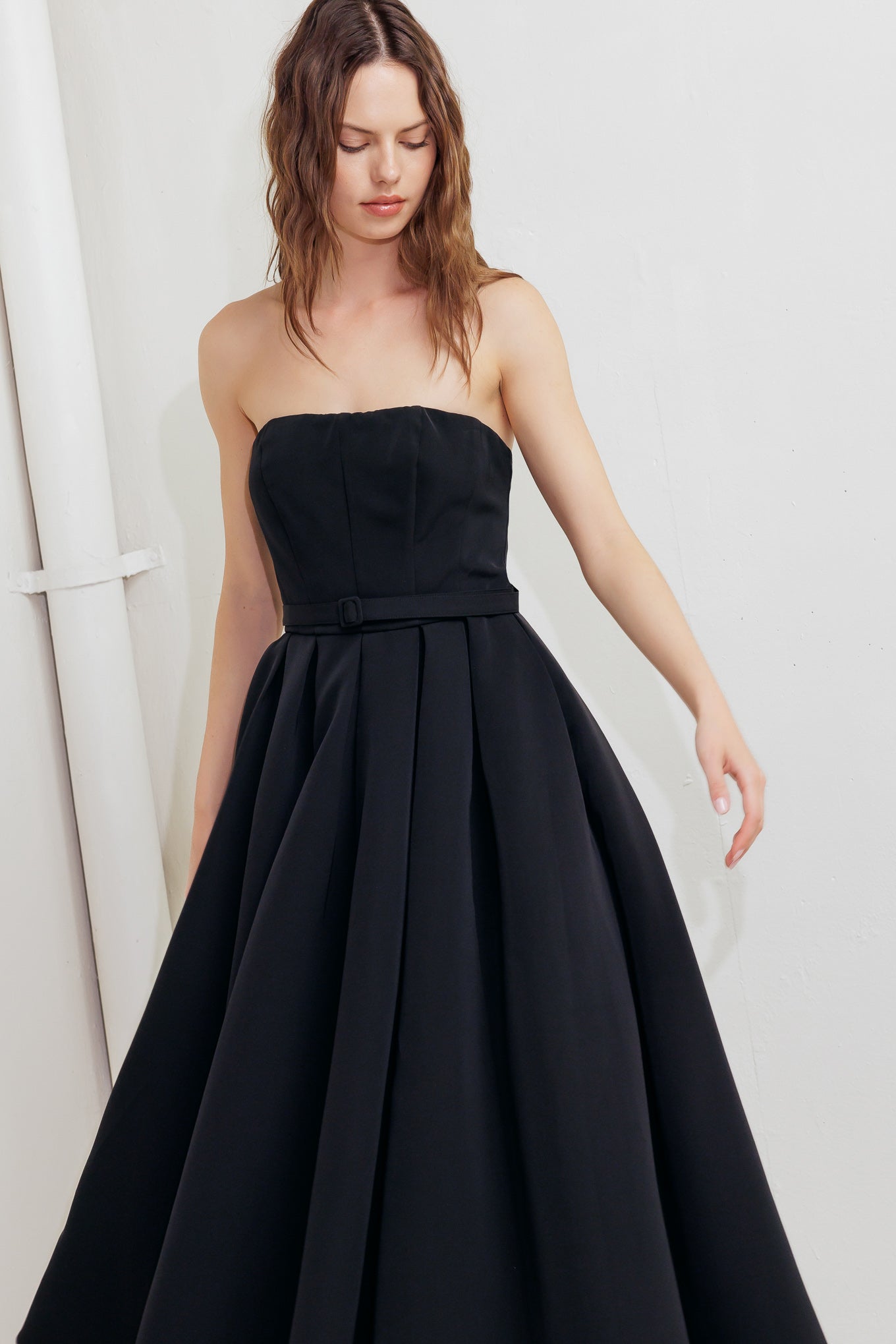 BLACK TIE MUSE STRAPLESS MIDI DRESS