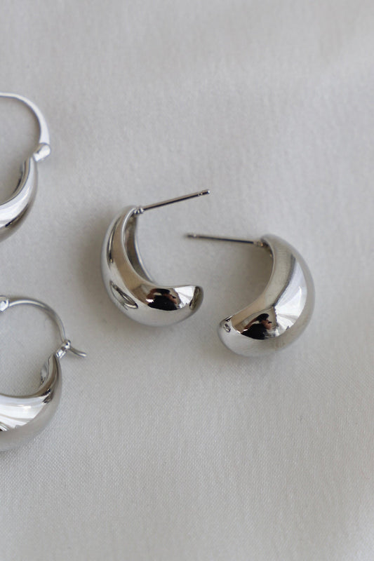 CLOUS D'OREILLES GROSSES EN FORME DE GOUTTE ARGENTÉS BONNIE