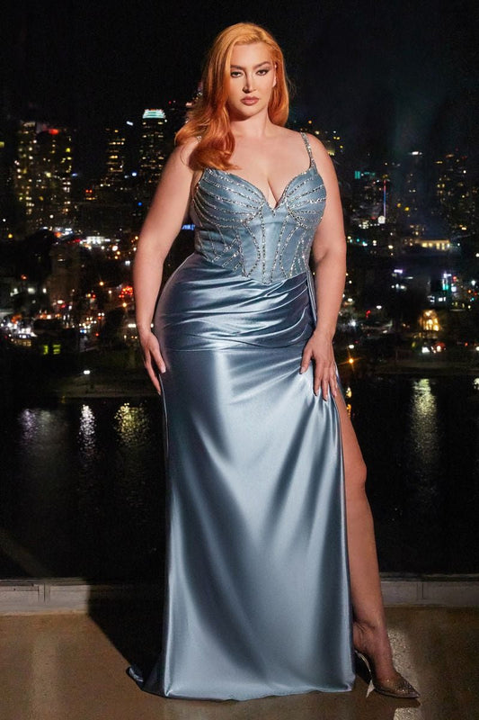 ROBE LIBERTY - BLEU POUSSIÈRE - ROBE AJUSTÉE EN SATIN AVEC CORSAGE PERLÉ